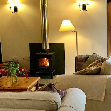 The Billiard Room - Cosy Country Retreat Abergavenny ภายนอก รูปภาพ