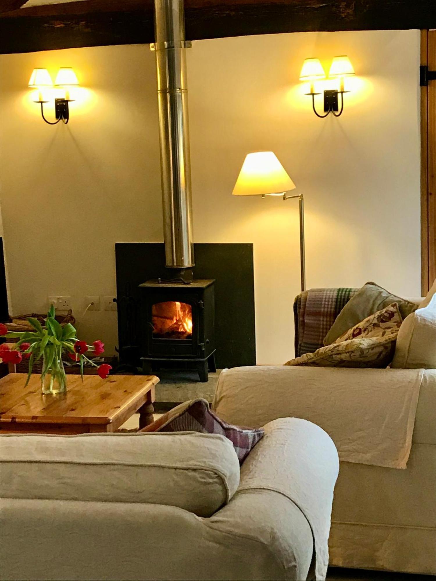 The Billiard Room - Cosy Country Retreat Abergavenny ภายนอก รูปภาพ